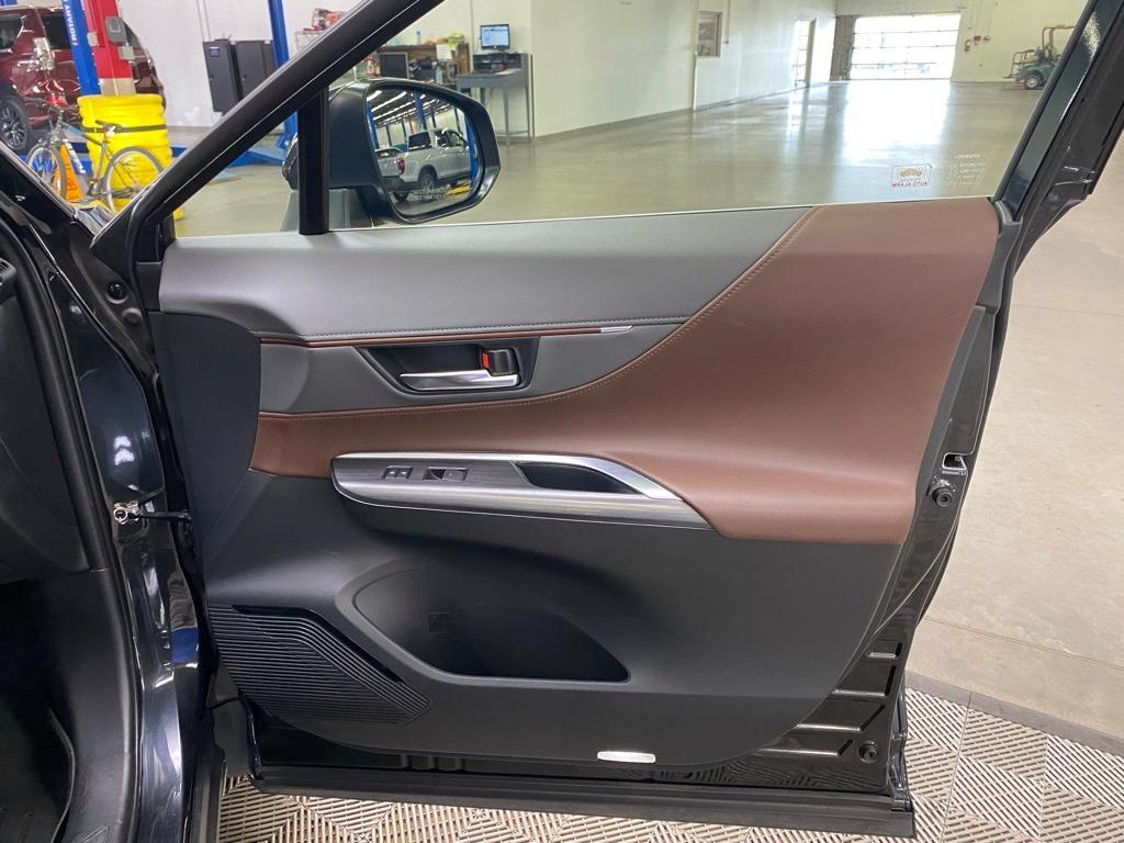 2021 Black Toyota Venza