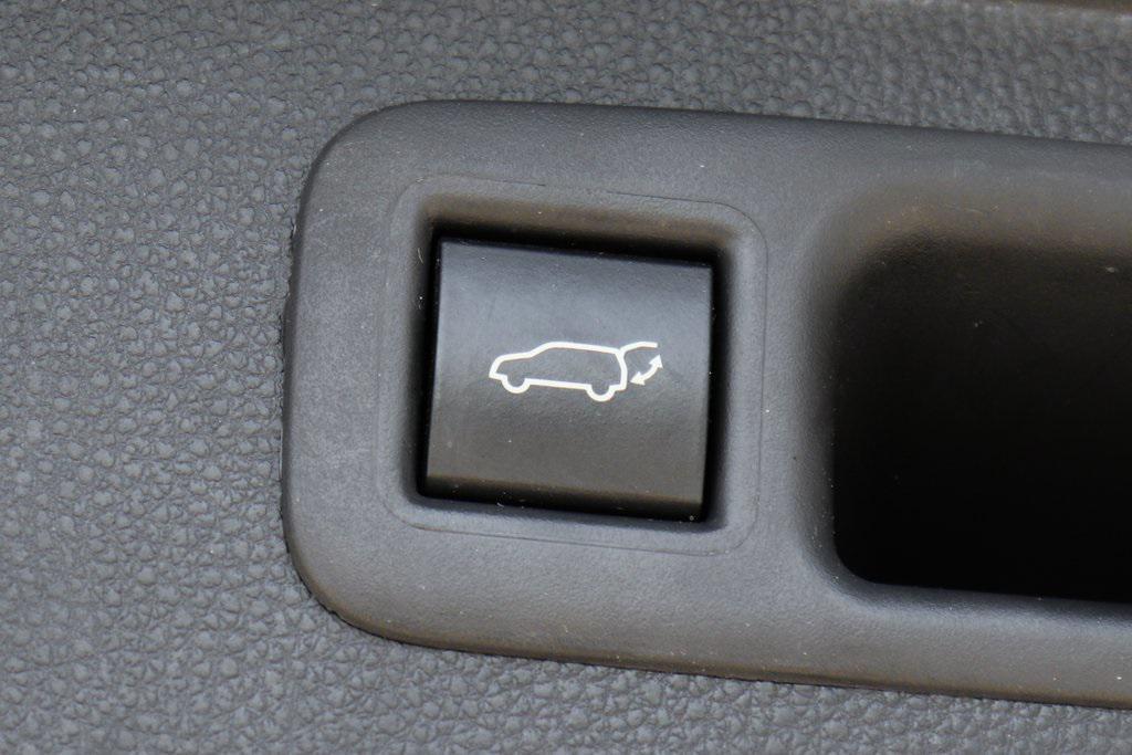 used 2022 Toyota Highlander car, priced at $23,995