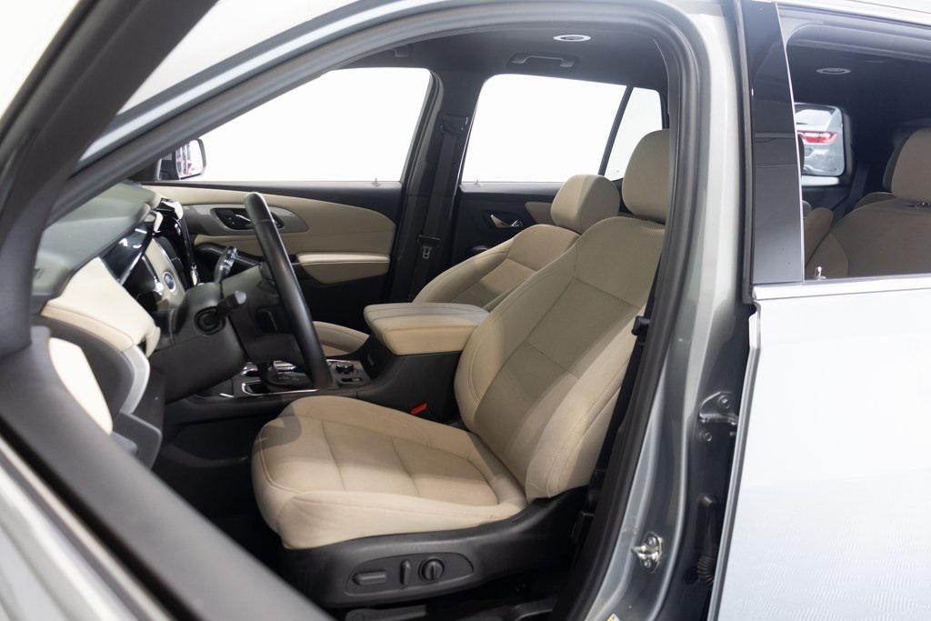 used 2023 Chevrolet Traverse car, priced at $20,995