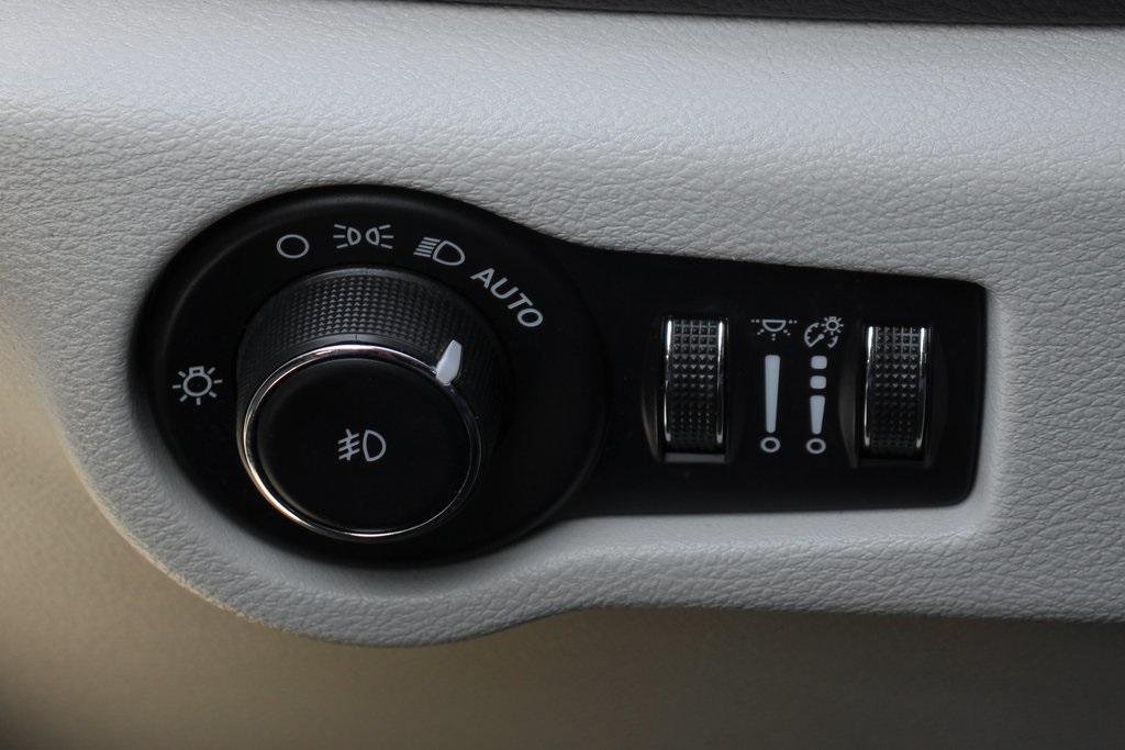 used 2021 Chrysler Pacifica car, priced at $22,995