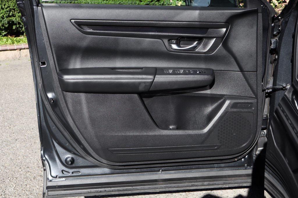 used 2025 Honda CR-V car, priced at $27,995