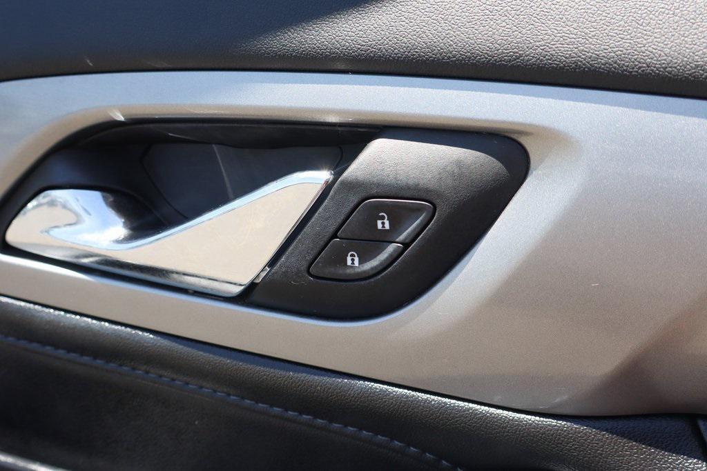 used 2022 Chevrolet Traverse car, priced at $20,995