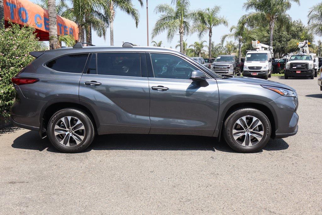 used 2020 Toyota Highlander car, priced at $23,995