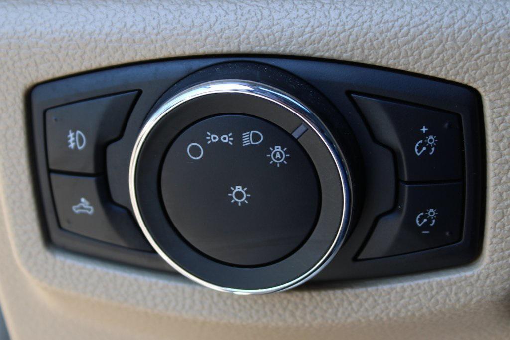 2015 Oxford White Ford F-150