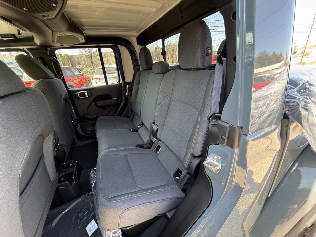 new 2025 Jeep Gladiator car, priced at $44,680