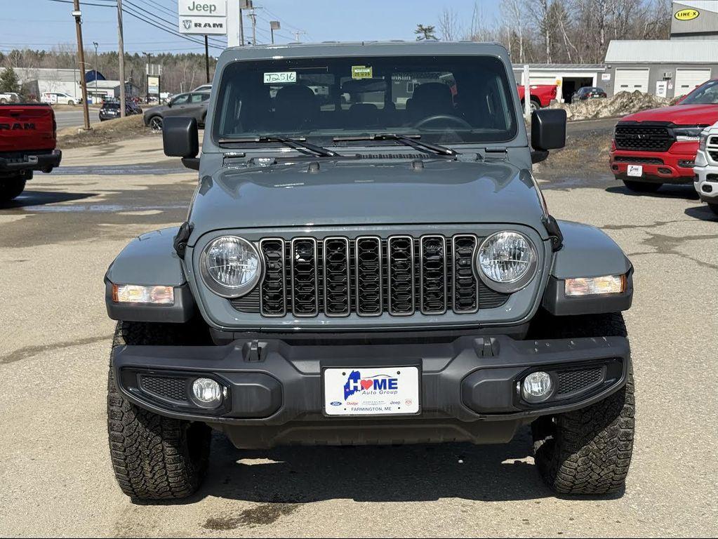 new 2025 Jeep Gladiator car, priced at $44,680