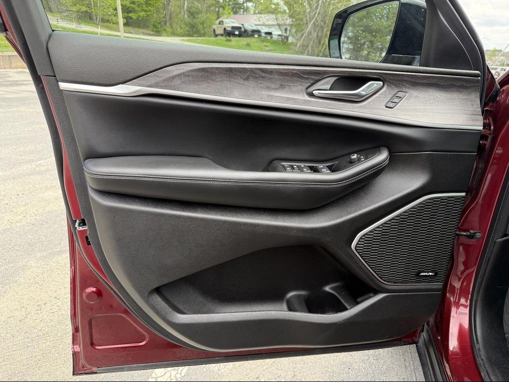 new 2024 Jeep Grand Cherokee L car, priced at $61,155