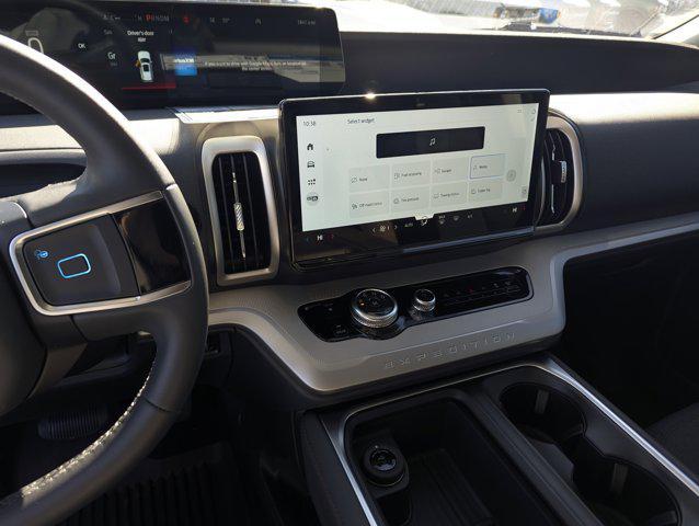 new 2025 Ford Expedition car, priced at $62,785