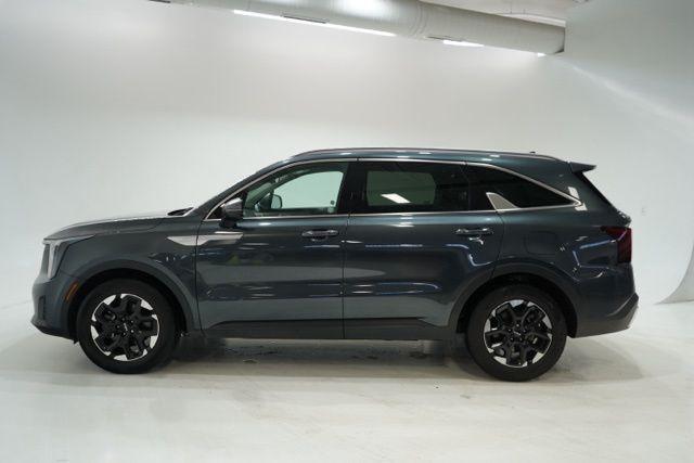 used 2024 Kia Sorento car, priced at $25,682