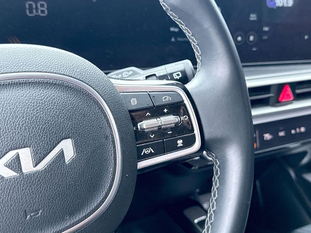 used 2024 Kia Sorento car, priced at $25,197