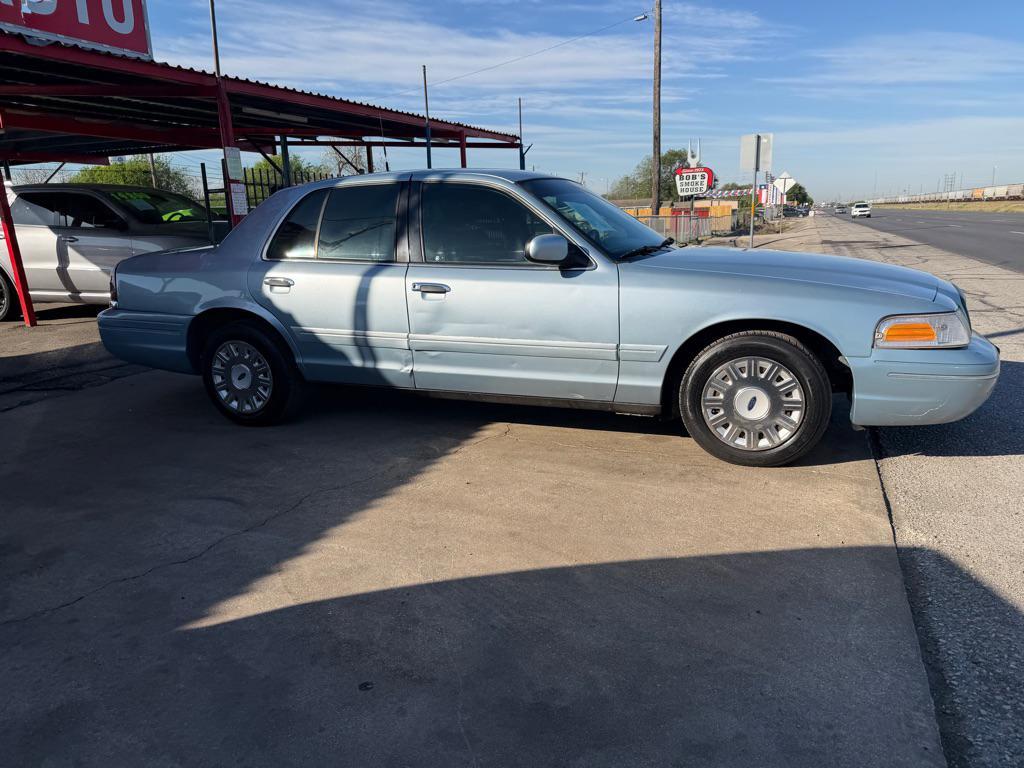 used 2003 Ford Crown Victoria car, priced at $4,000