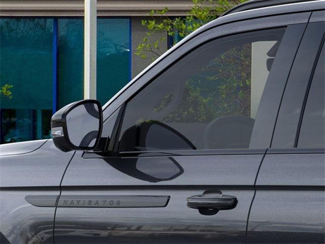 new 2025 Lincoln Navigator car, priced at $100,995