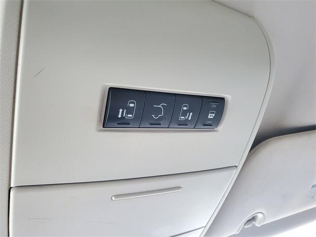 used 2010 Volkswagen Routan car, priced at $4,868