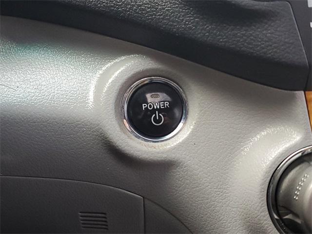 used 2008 Toyota Highlander Hybrid car, priced at $5,887