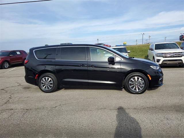 used 2024 Chrysler Pacifica Hybrid car, priced at $25,987