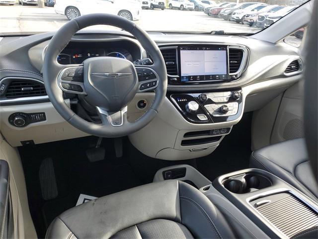used 2024 Chrysler Pacifica Hybrid car, priced at $25,987