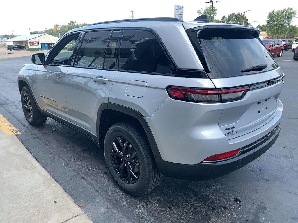 new 2025 Jeep Grand Cherokee car, priced at $45,257