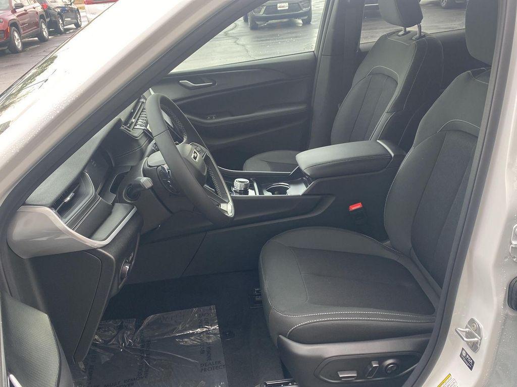 new 2025 Jeep Grand Cherokee car, priced at $44,353