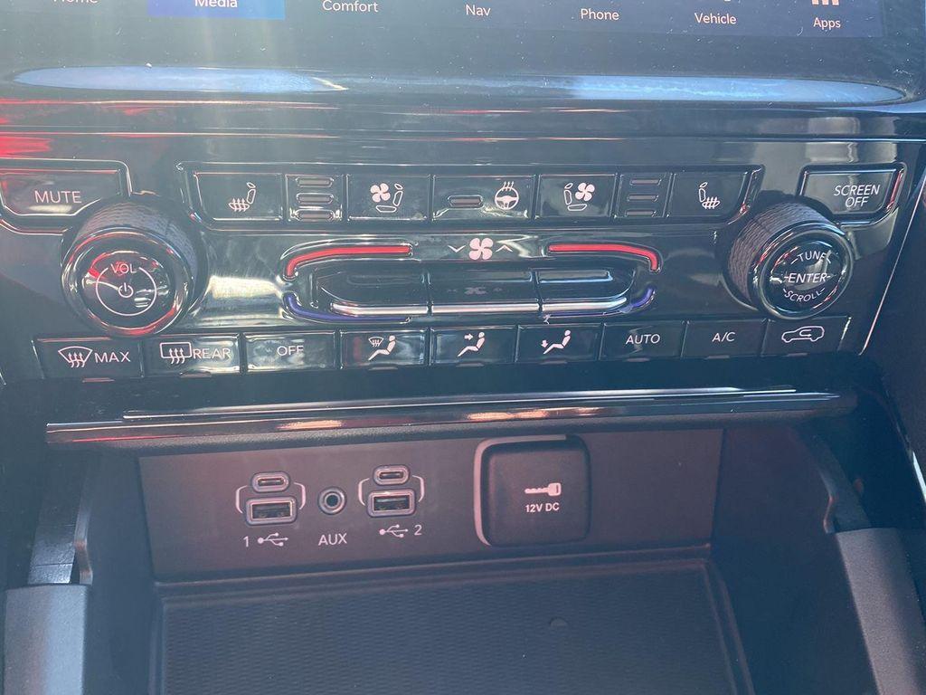 used 2023 Jeep Grand Cherokee L car, priced at $30,995