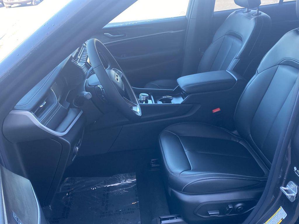 new 2025 Jeep Grand Cherokee car, priced at $50,025