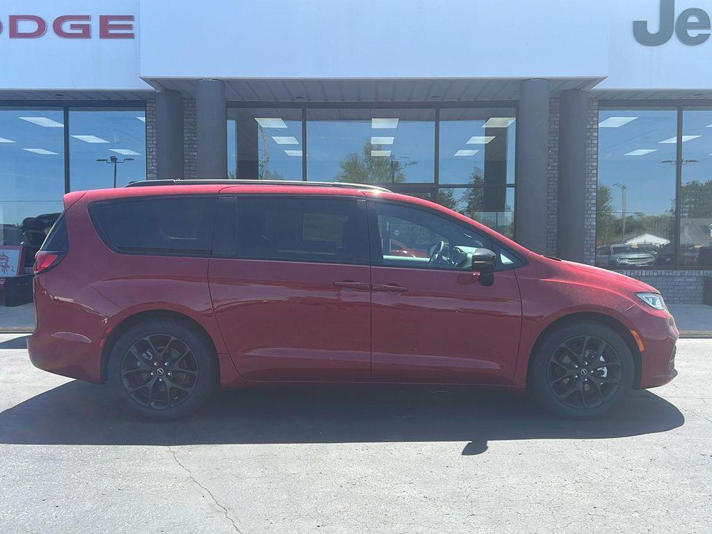 new 2026 Chrysler Pacifica car, priced at $47,621