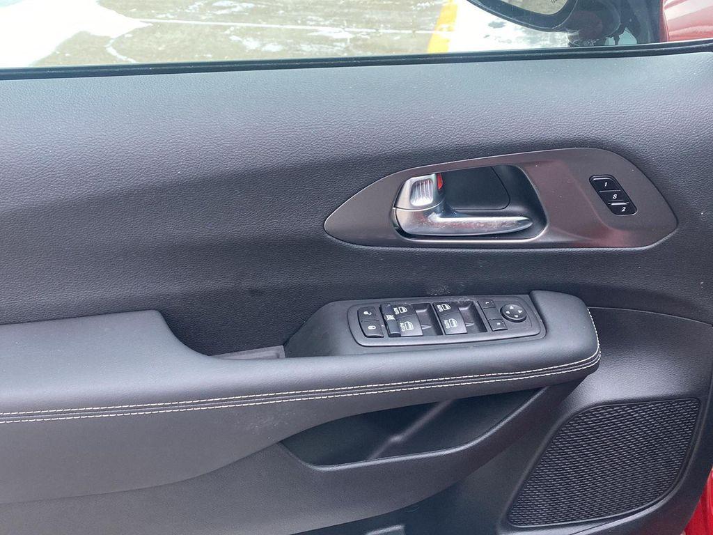 new 2026 Chrysler Pacifica car, priced at $47,621