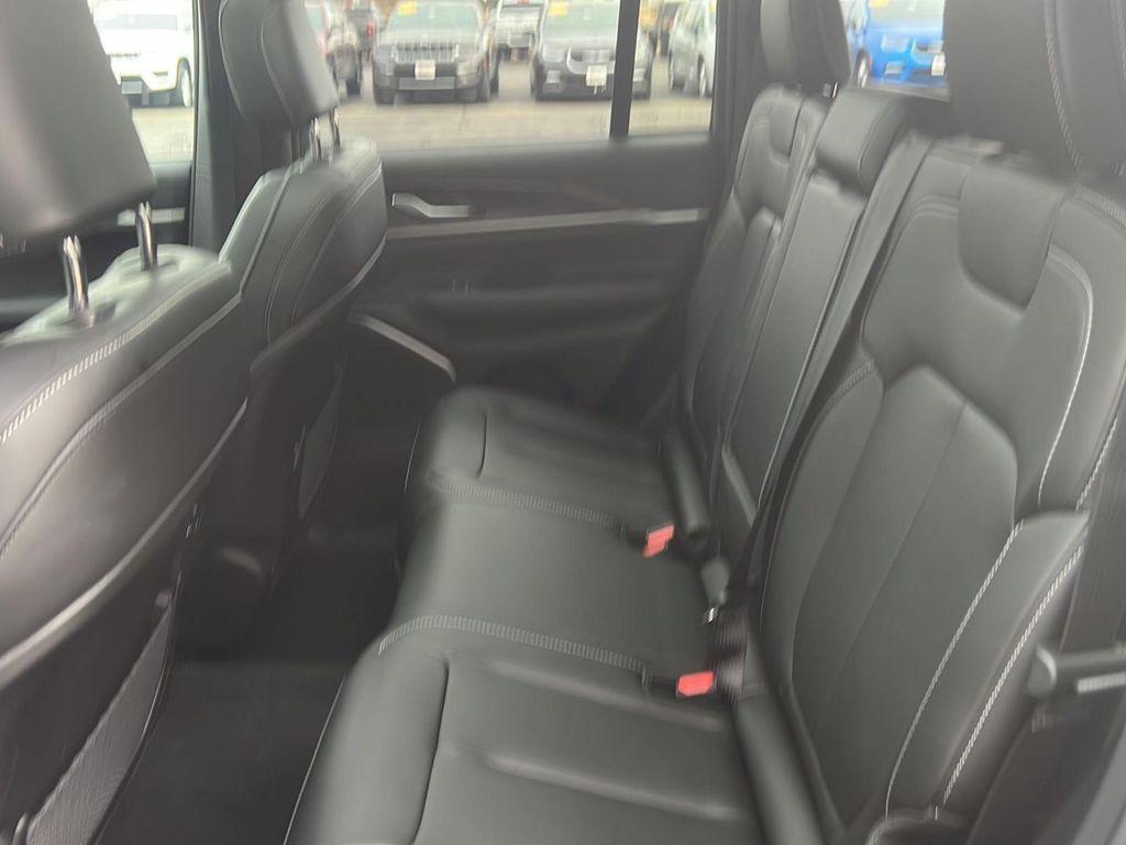 new 2026 Jeep Grand Cherokee car, priced at $50,043