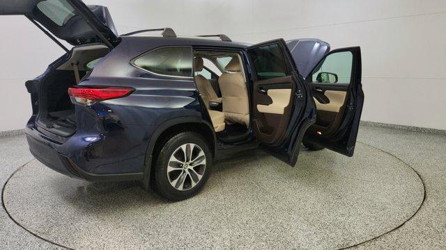 used 2021 Toyota Highlander Hybrid car, priced at $30,400
