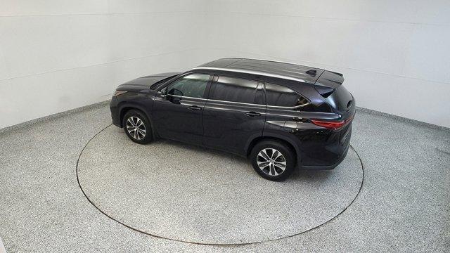 used 2022 Toyota Highlander car, priced at $30,404