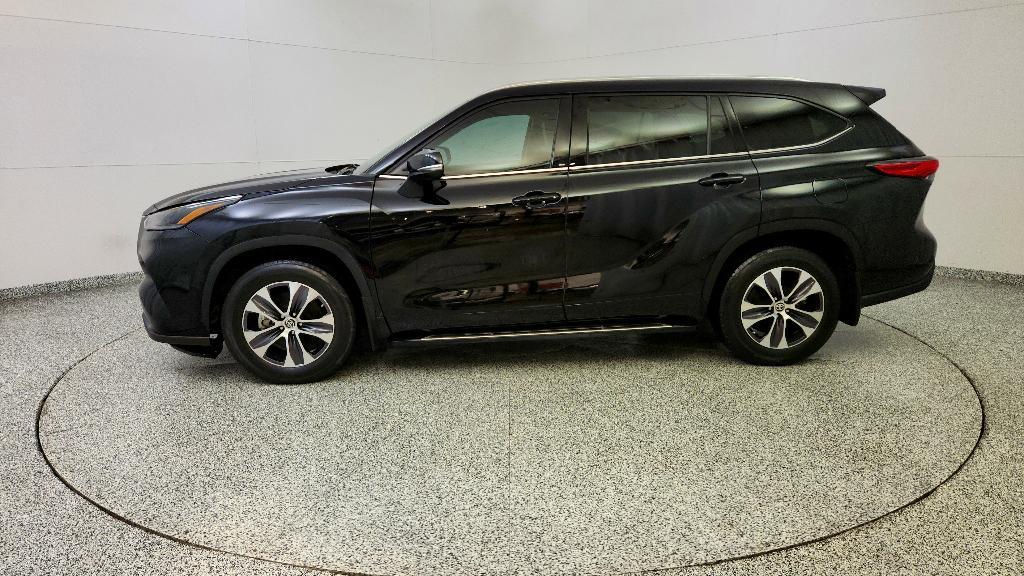 used 2021 Toyota Highlander car, priced at $25,754
