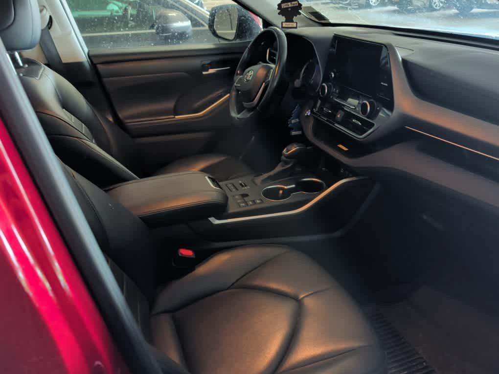 used 2023 Toyota Highlander car, priced at $39,116