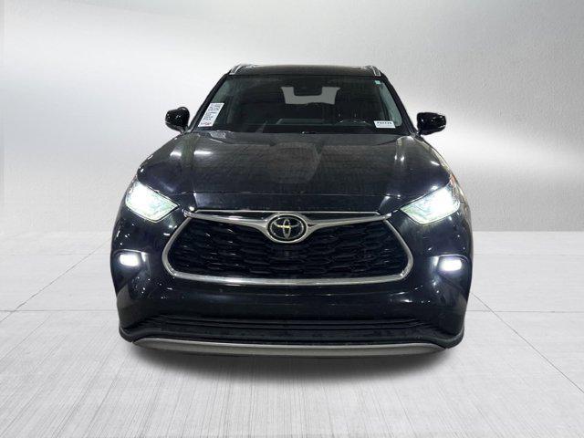 used 2022 Toyota Highlander car, priced at $38,990