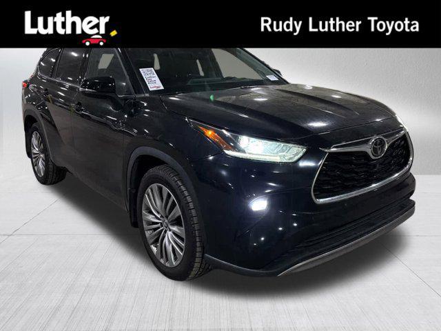 used 2022 Toyota Highlander car, priced at $38,990
