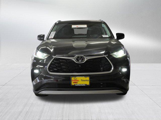 used 2022 Toyota Highlander car, priced at $38,895