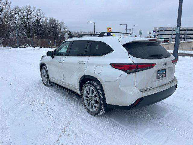 used 2023 Toyota Highlander car, priced at $40,966