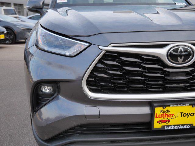 used 2021 Toyota Highlander car, priced at $31,000