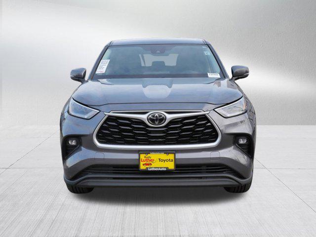 used 2021 Toyota Highlander car, priced at $31,000