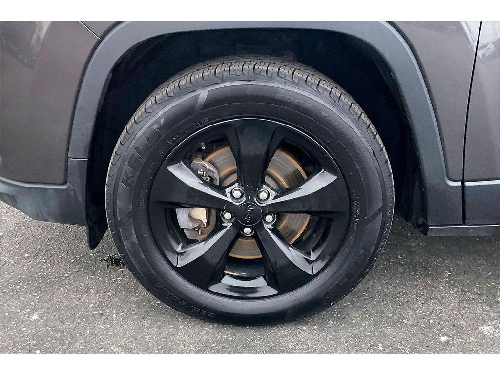 used 2020 Jeep Cherokee car, priced at $17,995