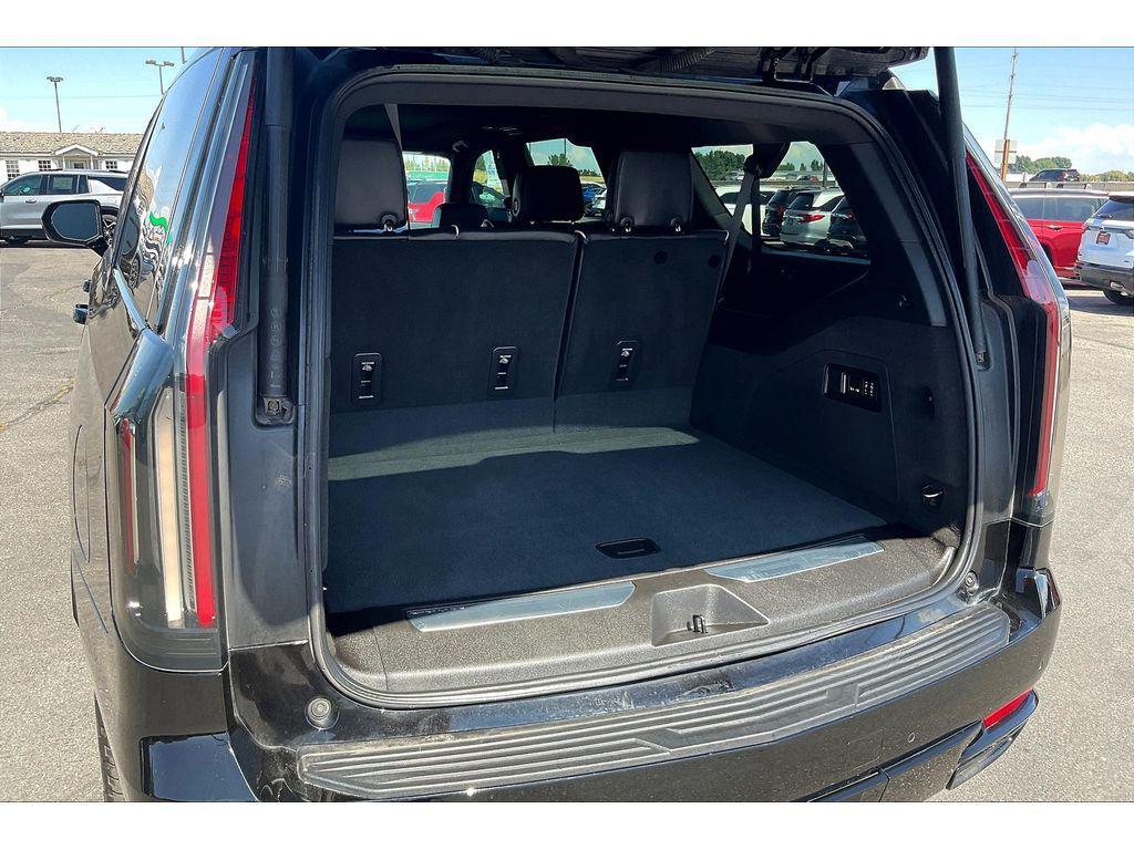 used 2022 Cadillac Escalade ESV car, priced at $72,095