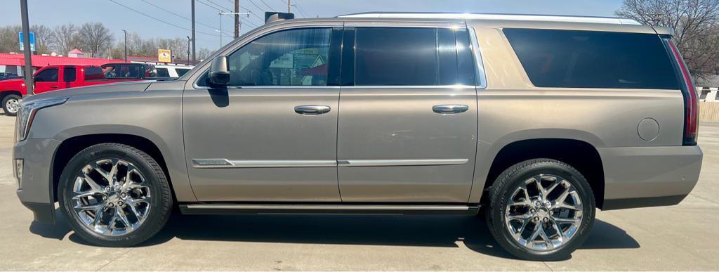 used 2017 Cadillac Escalade ESV car, priced at $28,995