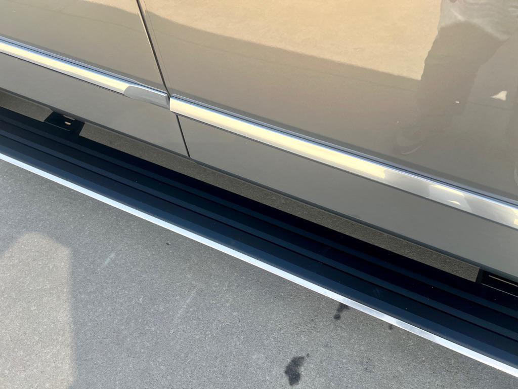 used 2017 Cadillac Escalade ESV car, priced at $28,995