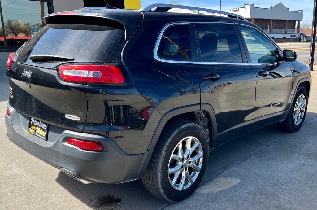 used 2016 Jeep Cherokee car, priced at $10,995