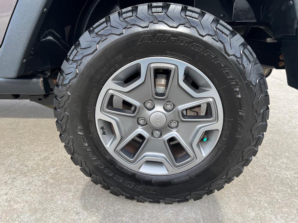 used 2016 Jeep Wrangler Unlimited car, priced at $21,995