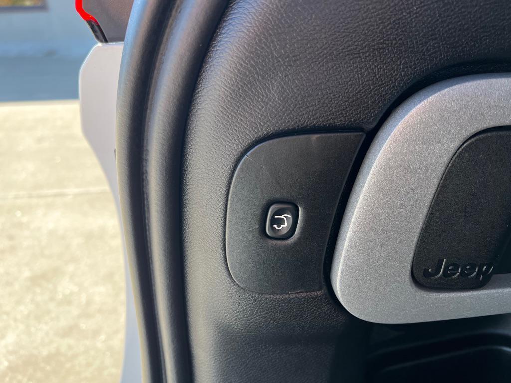 used 2015 Jeep Cherokee car, priced at $11,995