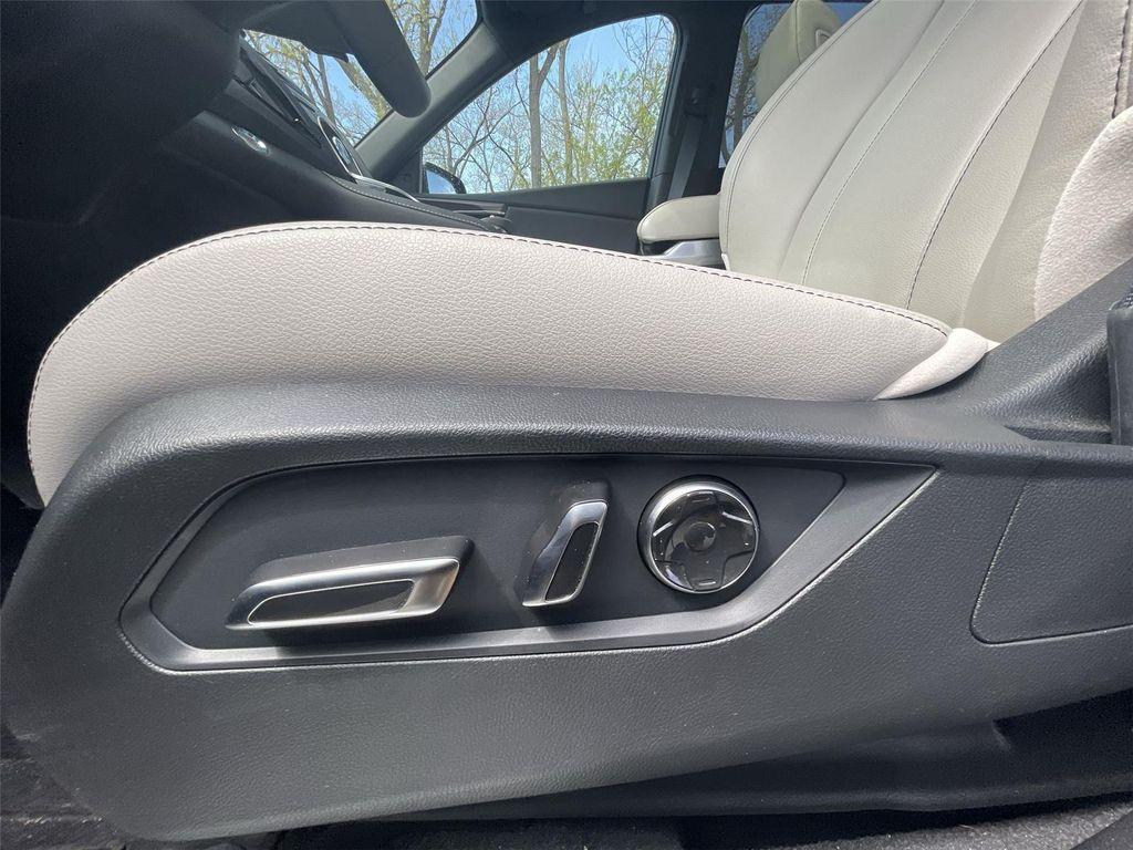 used 2025 Acura RDX car, priced at $40,000
