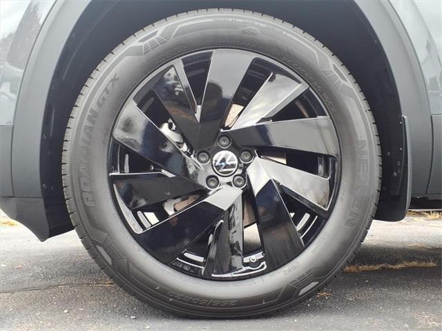 new 2026 Volkswagen Atlas car, priced at $45,555