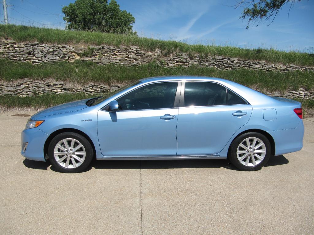 used 2012 Toyota Camry Hybrid car, priced at $13,900