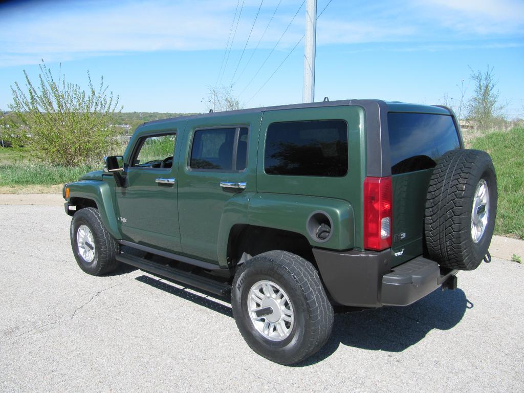 used 2006 Hummer H3 car, priced at $13,900