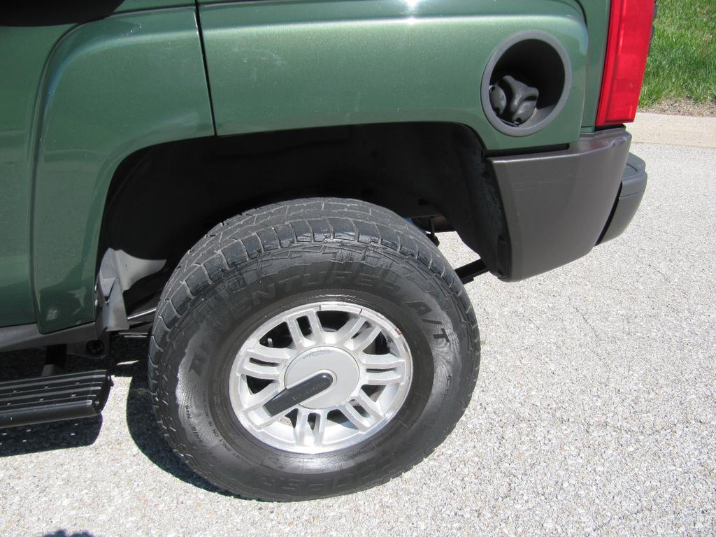 used 2006 Hummer H3 car, priced at $13,900