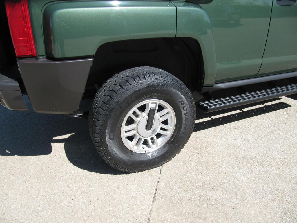 used 2006 Hummer H3 car, priced at $13,900